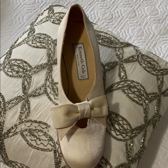 Kenneth Cole satin shoes 7 1/2 - Picture 2 of 8
